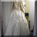 H04. Vintage wedding dress. 